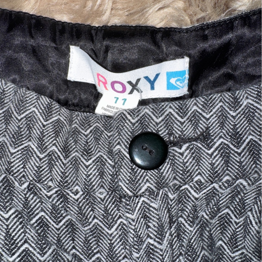 Roxy Black and White Patterned shortie shorts, 90s Y2K, low rise, juniors sz 11 - Picture 3 of 9